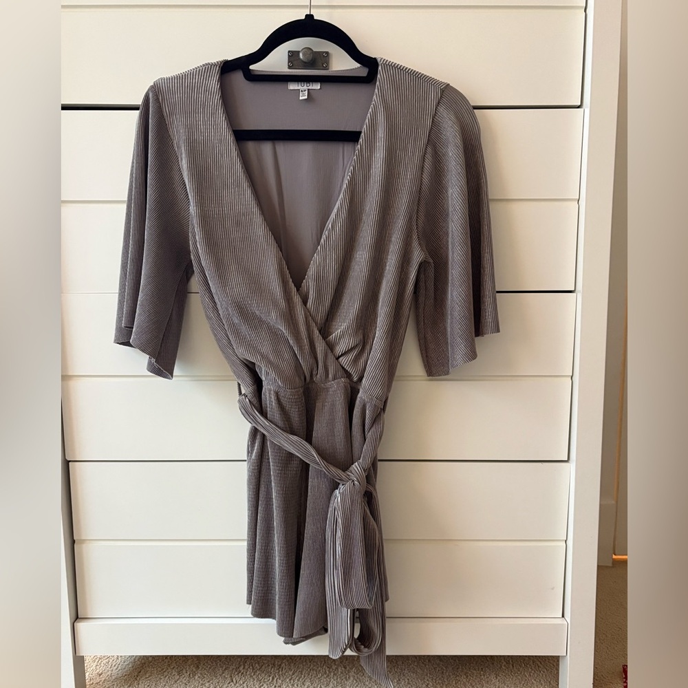 TOBI silver short sleeve tie waist romper